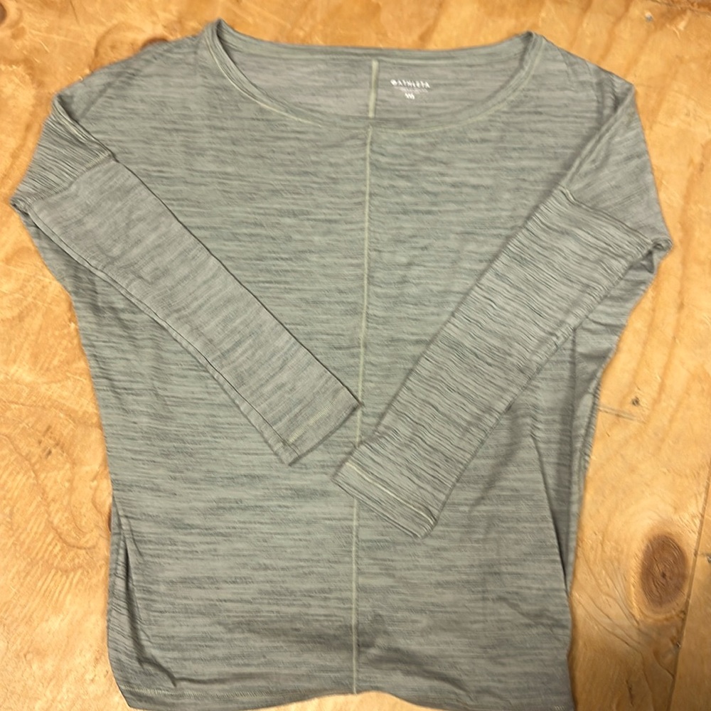 Athleta Essence Flow Top - sage green/navy
